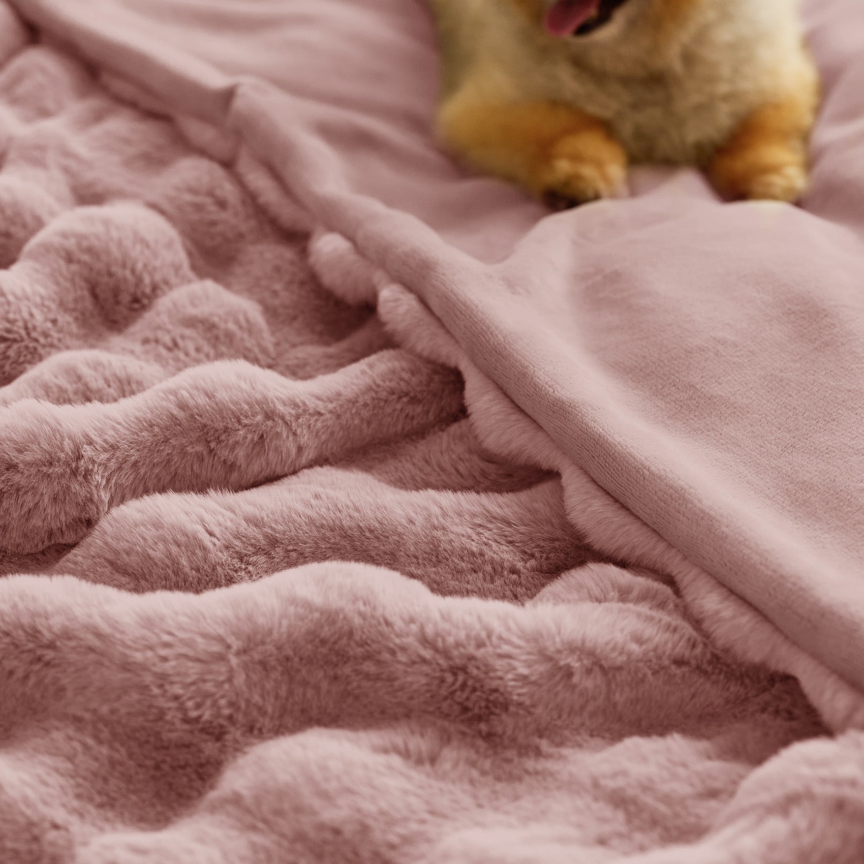 Bubble Faux Fur Blanket - Image 9